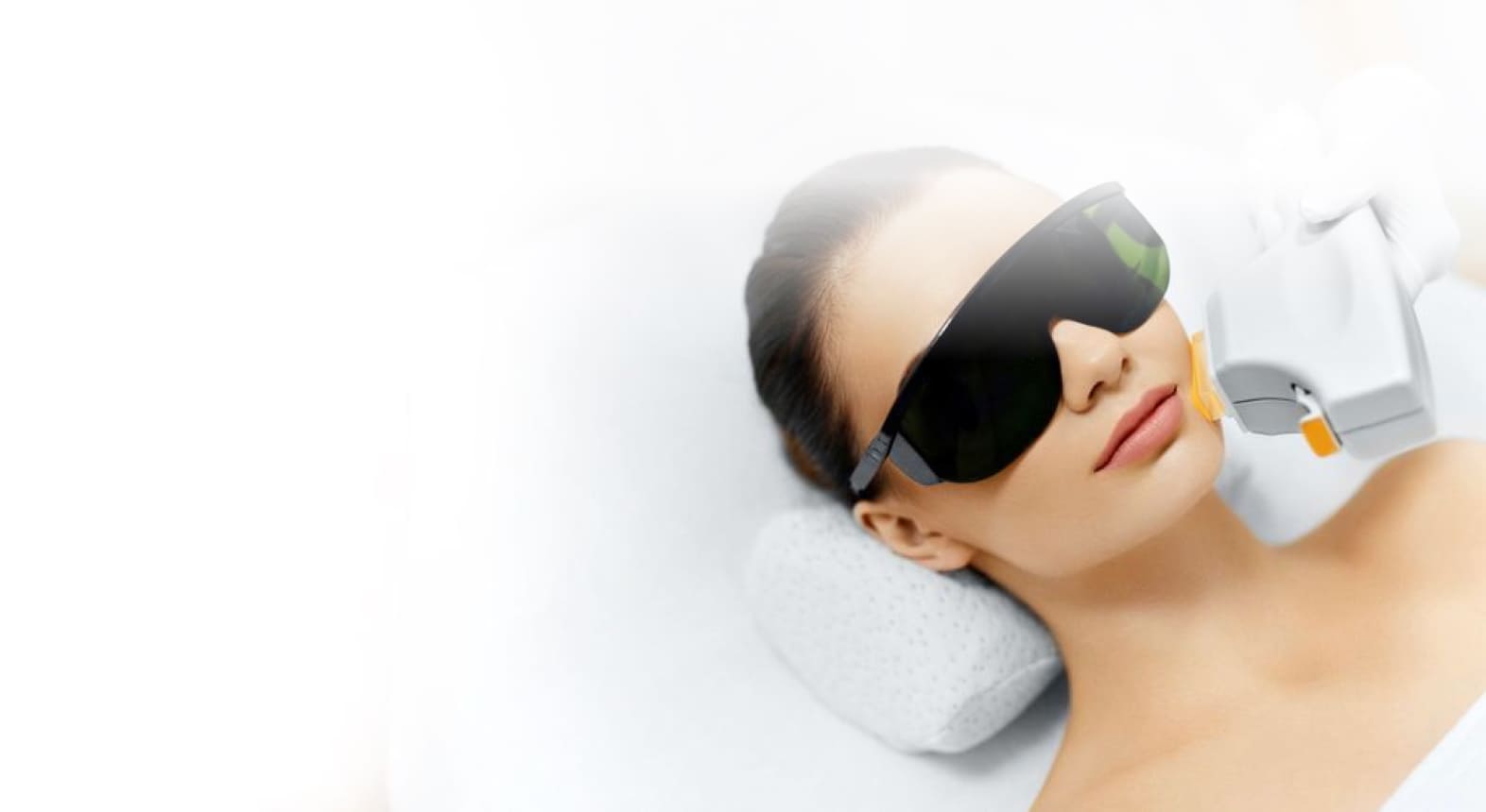 Фотолечение угревой сыпи, розацеа, рубцов, стрий, гиперпигментации